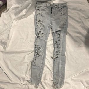High rise American eagle crop jegging. Light wash